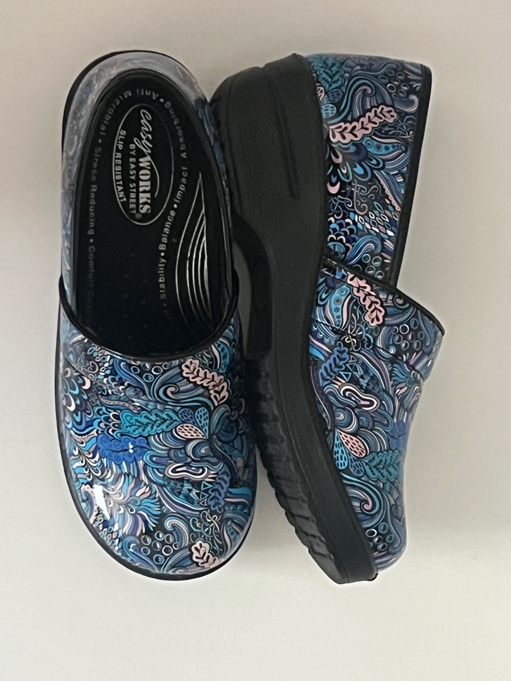 EasyWorks Nursing Clogs - Picture 2 of 11